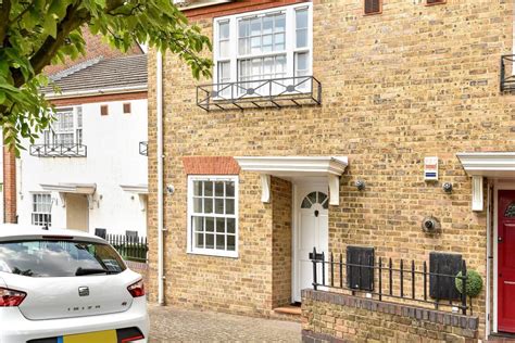 Cedar Terrace Richmond Tw9 2 Bed Terraced House £2000 Pcm £462 Pw