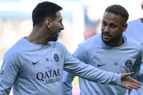 Rekan Satu Tim Di PSG Neymar Ucapkan Selamat Kepada Lionel Messi Usai