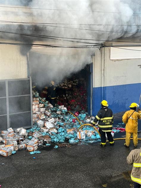 Unidades de Bomberos sofocan incendio en fábrica de San Carlos