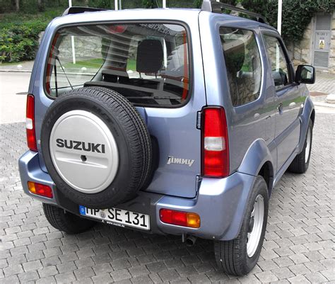 Kleiner kerniger Abenteurer Suzuki behält robusten Jimny Charakter