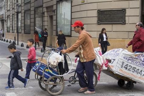 La Pobreza Aumentó Y Afecta Al 39 2 De La Población Según El Indec