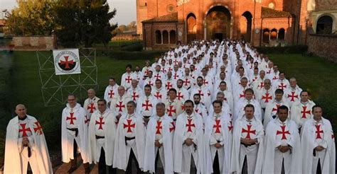 Giuramenti Croci Rosse E Lotta Contro I Satanisti Ecco Chi Sono I