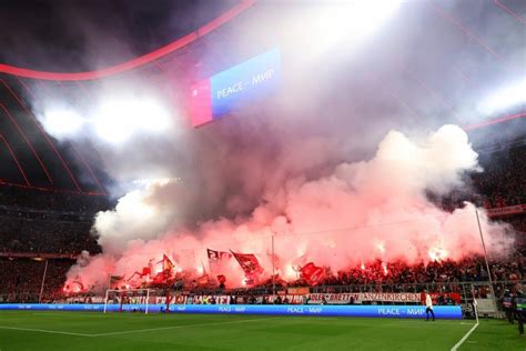 Nie Wieder Pyro In Der Allianz Arena Fc Bayern Testet Neues Einlass