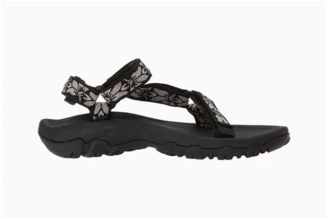 19 Most Comfortable Sandals For Your Summer Walks (Guide)