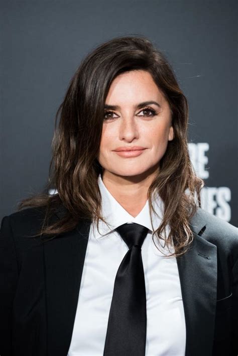 Penélope Cruz Welcomes The Spring Season With New Tiramisu