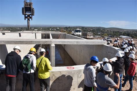 Estudiantes De Ingenier A Civil Visitaron La Obra De Cloacas En Bialet