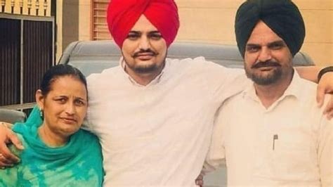 Fact Check Late Punjabi Pop Singer Sidhu Moosewalas Mother Not Pregnant Oneindia News