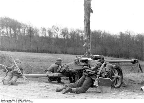 tmn  german cm anti tank gun pak  mid prod  field