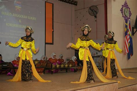 this is pantai timur: GAMELAN DANCE THE HERITAGE OF PAHANG