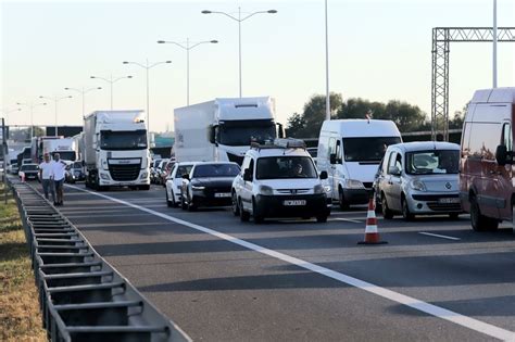 Pot Ny Korek Na Autostradowej Obwodnicy Wroc Awia W Stron Warszawy