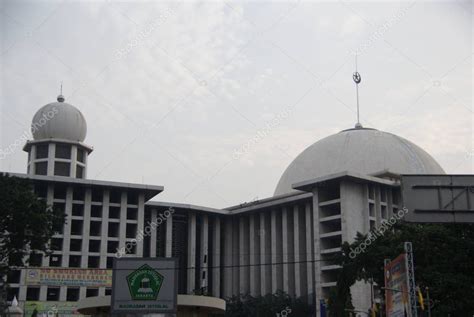 Mezquita Istiqlal En Yakarta Indonesia Es La Mezquita M S Grande En El