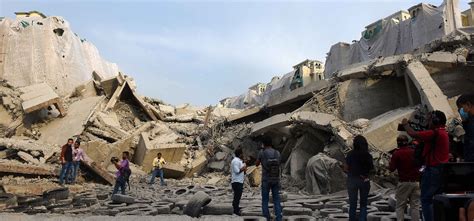 Heaps Of Debris Army Of Workers What Ground Zero Of Noida Twin Towers