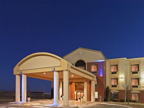 Pet-Friendly Hotel in Plainview, TX | Holiday Inn Express & Suites ...