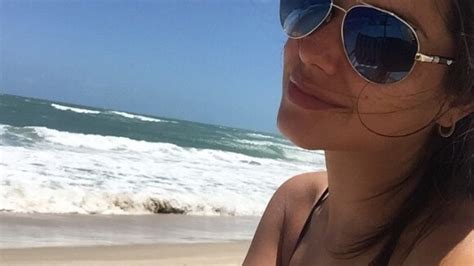 Foto Michel Teló e Thais Fersoza curtem folga em praia no Nordeste