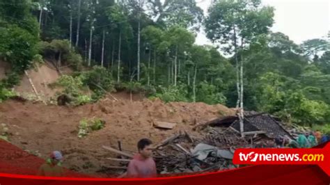 Longsor Timbun 1 Rumah Di Pesisir Barat Lampung Pasutri Dan Anaknya