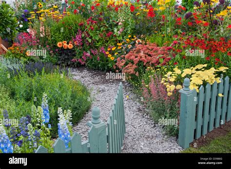 Cottage Garden Hi Res Stock Photography And Images Alamy