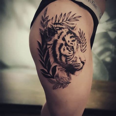 Tiger Tattoo Oberschenkel Pink Tattoo Piercing Studio