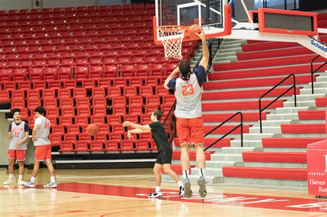 Stony Brook Mens Basketball Shoots For Success With Smaller Lineup