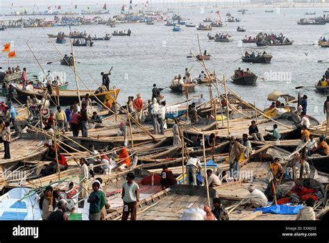 Hindu pilgrims arriving ; Ardh Kumbh Mela ; Kumbh Mela ; Kumbha Fair ; Sangam ; Allahabad ...