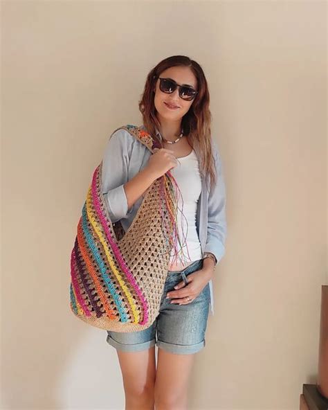 Pin by Şölen Şıralı on cantalar Crochet beach bags Tote bags