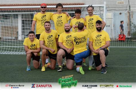 R U G B Y T O T A L E SOCIALE RUGBY VENJULIA TRIESTE Rugby E