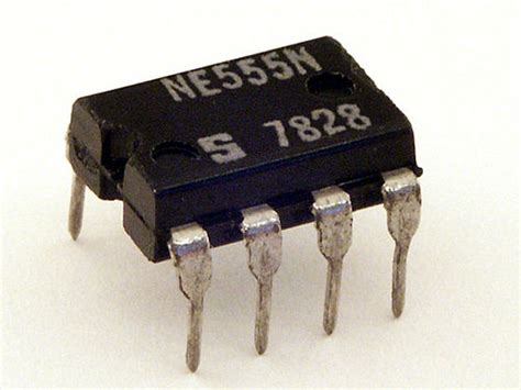 555 timer IC - Wikipedia