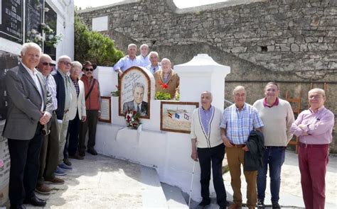 Visita a la tumba de Arturo Fernández en el aniversario de su muerte