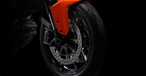 KTM 1290 Super Duke R Official Pics and Specs Surface - autoevolution