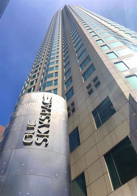 Sliding Down The Side Of The Us Bank Tower In La With Skyspace