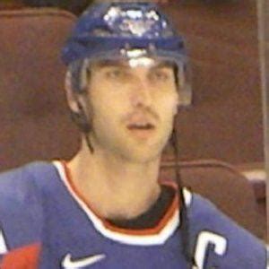 Zdeno Chara (Hockey Player) - Age, Birthday, Bio, Facts, Family, Net ...