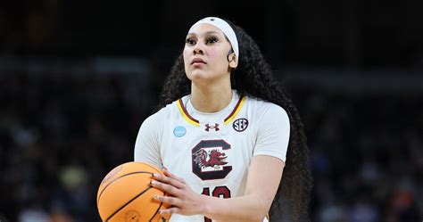 South Carolina's Kamilla Cardoso Declares for 2024 WNBA Draft Ahead of