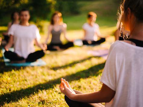 Yoga per principianti: come iniziare o ricominciare a praticare