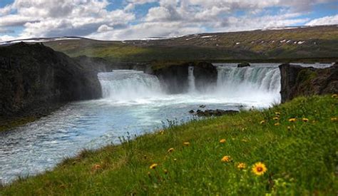 Solve Godafoss Waterfall Iceland Jigsaw Puzzle Online With 32 Pieces