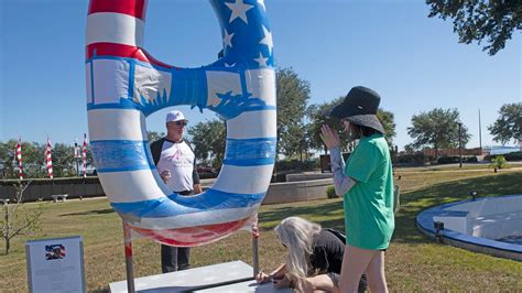 Pensacola Artist Randy New Unveils New Sculptures During Foo Foo Fest