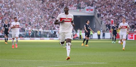 Allemagne Serhou Guirassy écrit Un Pan De Lhistoire Avec Vfb