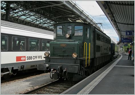 Die Ae 4/7 10997 mit dem nur aus einem Wagen bestehenden Sonderzug um ...