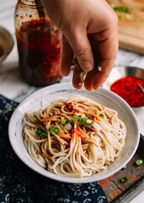 10 Minute Sesame Noodles Recipe Ma Jiang Mian The Woks Of Life