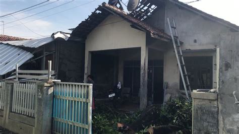 Majalengka Diterjang Angin Puting Beliung Rumah Warga Rusak