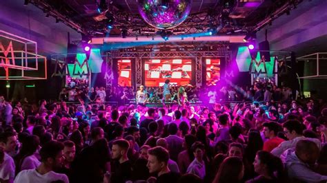 Vacanze In Discoteca Tour Pazzo Dei Miglior Locali Di Ibiza