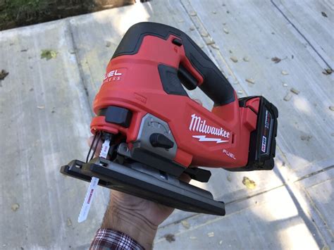 Milwaukee M18 Cordless D-Handle Jigsaw | JLC Online