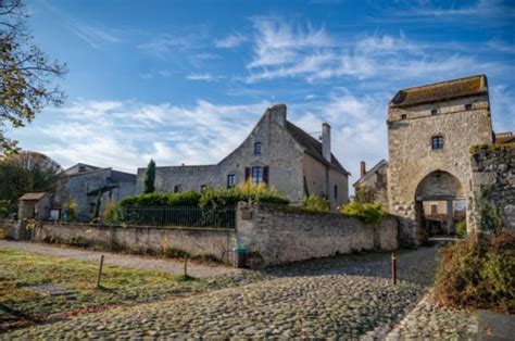 La Maison Du Prince De Cond Chambre D H Tes Tem Charroux Allier