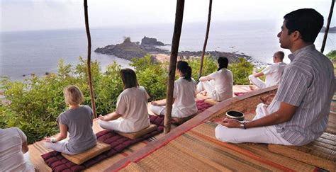 4 Authentic Yoga Retreats In India