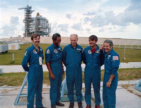 Crew STS-8