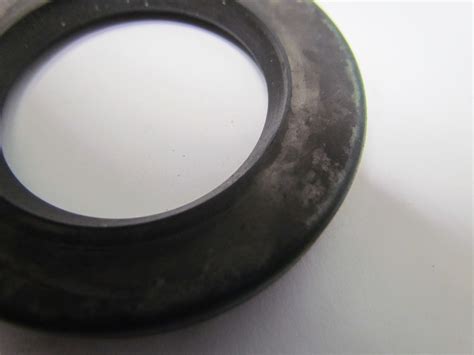 Chicago Rawhide 18242 Radial Shaft Oil Seal 1 13 16 ID 2 7 8 OD 5 16