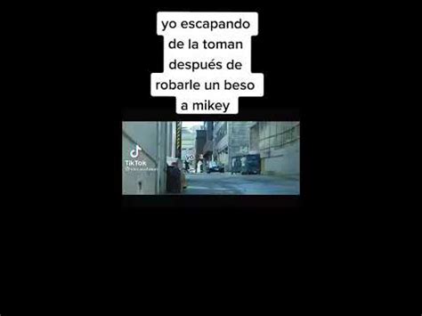 Yo Escapando De La Toman Despu S De Robarle Un Beso A Mikey Youtube