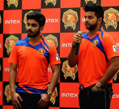 Gujarat Lions' team jersey unveiled