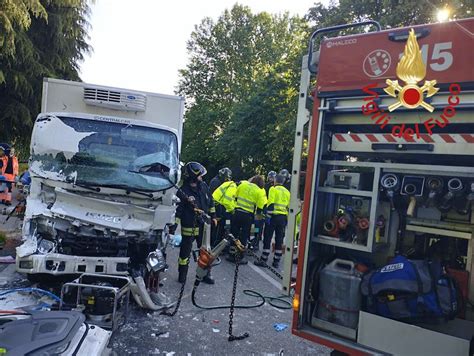 Erba Grave Incidente In Viale Brianza Cinque Feriti