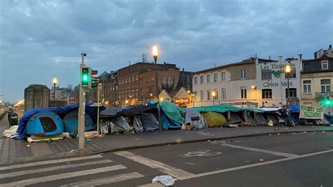 Crise De Laccueil Demandeurs Dasile La Rue Apr S L Vacuation