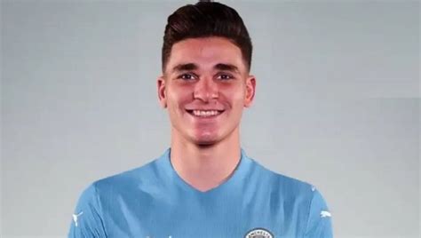 Manchester City Presentó A Julián Álvarez • Diario Democracia