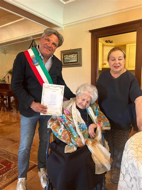 Villafranca Tirrena Candeline Per Nonna Clara A Lei La Pergamena